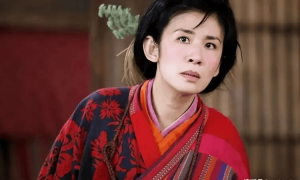 这谁顶得住嘛！吴君如，这身材着实饱满啊！