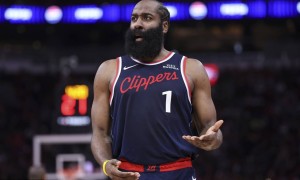 曝哈登可能会在交易截止日前进入交易讨论