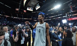 马刺丢NBA杯暴露最大软肋 三后卫平均主义行不通？