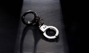 男子楼顶露台种树时不慎碰下树桩，砸中楼下17岁少年致其死亡，一审获刑6年