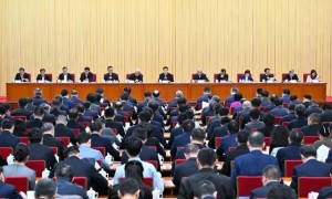 郑栅洁作报告，明确明年9项重点任务